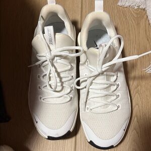 Like NEW Nike free Metcon women’s shoes